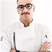 Después de una década en la cocina y todo lo vivido creo que la mejor forma de seguir creciendo, es conducir a nuevos chefs más alto de lo que yo soñaba con llegar cuando empecé